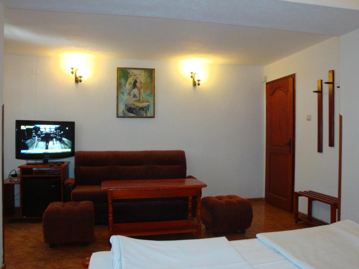 Family Hotel Diana Lyaskovo  Exterior foto