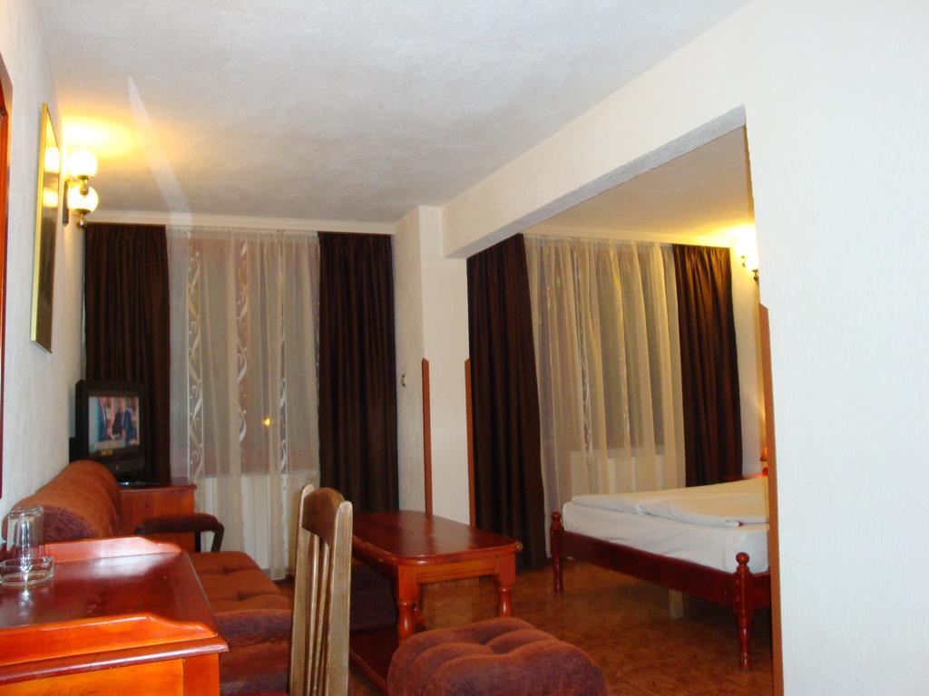 Family Hotel Diana Lyaskovo  Exterior foto